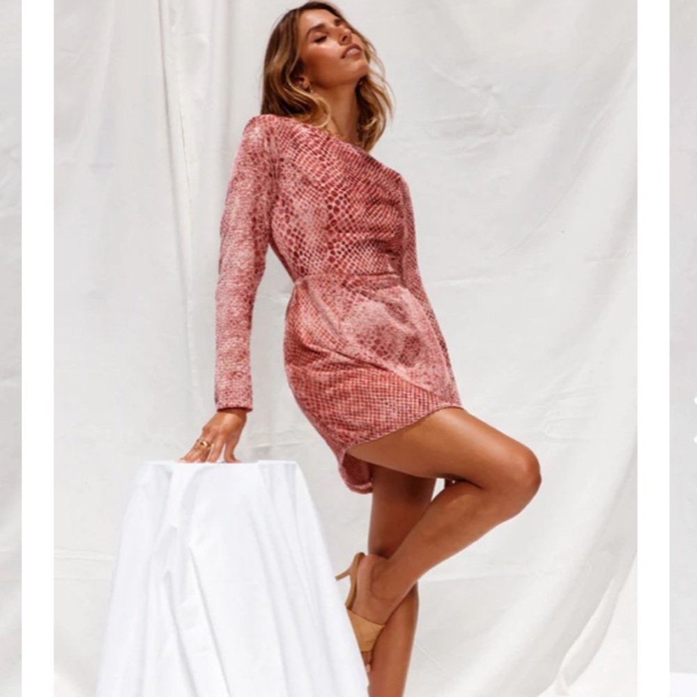 LONG SLEEVE OPEN BACK DRESS SNAKE SKIN PATTERN ROSE